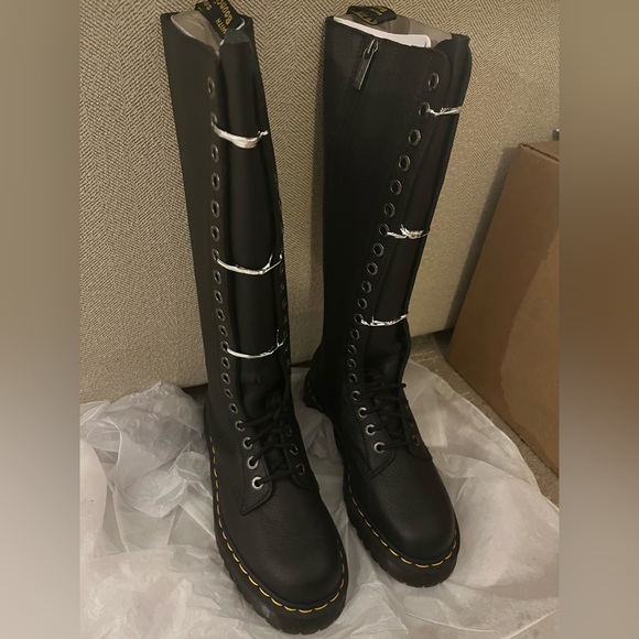 NWT Dr. Martens 1B60 Virginia Leather Knee High Boots - 8 - Picture 10 of 10